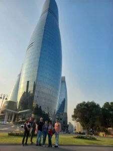 Prílet do Baku, Bakinský obed, pešia exkurzia po Baku - staré mesto a Nové mesto, tradičná večera — fotografia 5